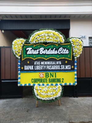 Papan Bunga Duka di Pergetteng Getteng Sengkut