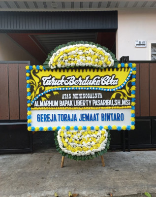 Papan Bunga Duka di Pergetteng Getteng Sengkut